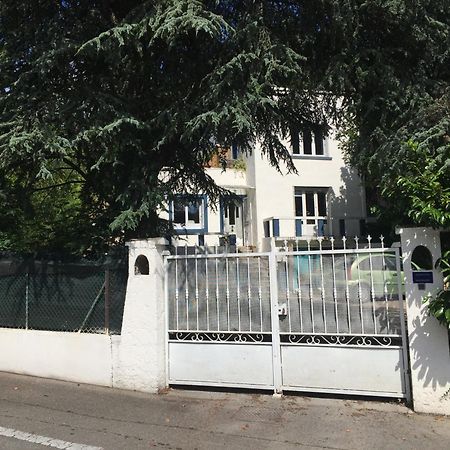 Villa Les Terrasses Dans La Nature Avec Piscine A 2 Pas De Lyon, Metro A 15Mn A Pied Pour Lyon Centre En 10Mn Ou Bus A 300M Pour Lyon Centre ウラン エクステリア 写真